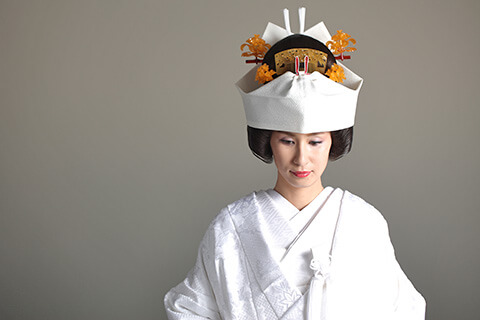 白無垢：熨斗疋田花車文