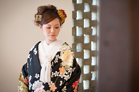 色打掛：螺鈿流水鶴に牡丹