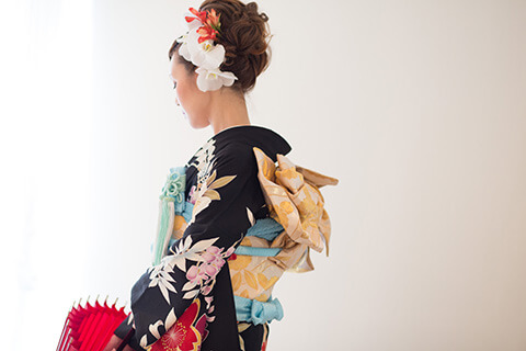 引振袖：櫻に下り藤